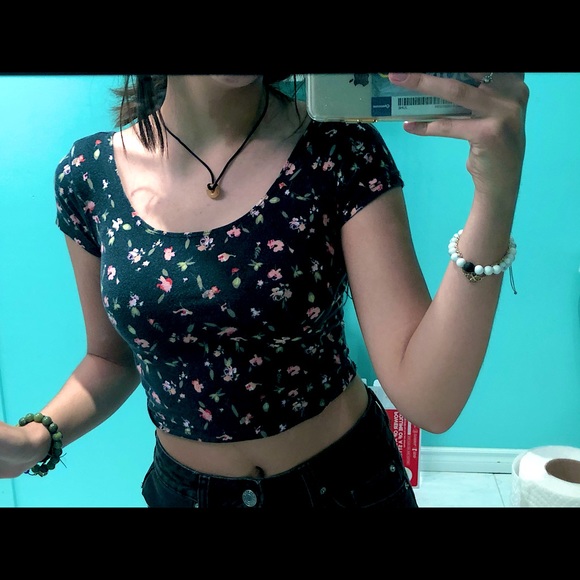 black garage crop top with floral design🌸 - Picture 2 of 3